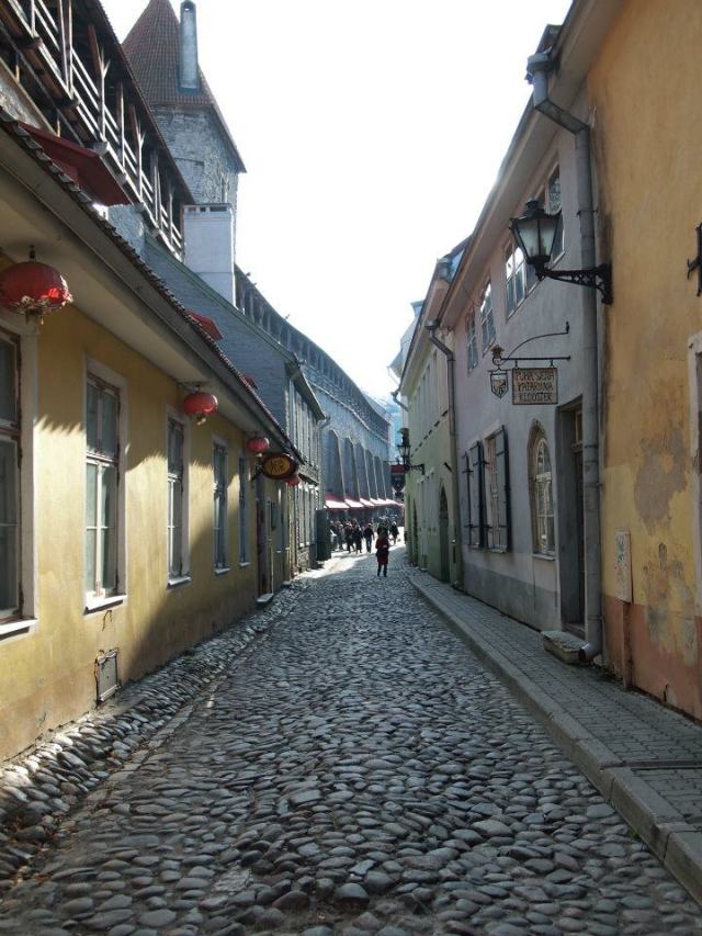 311789_2320047993502_1832357374_n